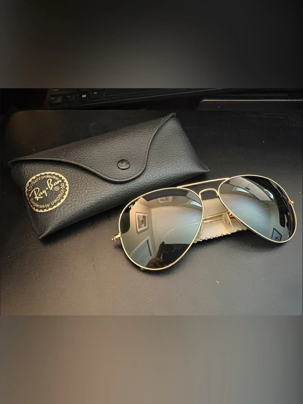 Ray-Ban Men’s Gold Frame Aviator Sunglasses with Black Case
